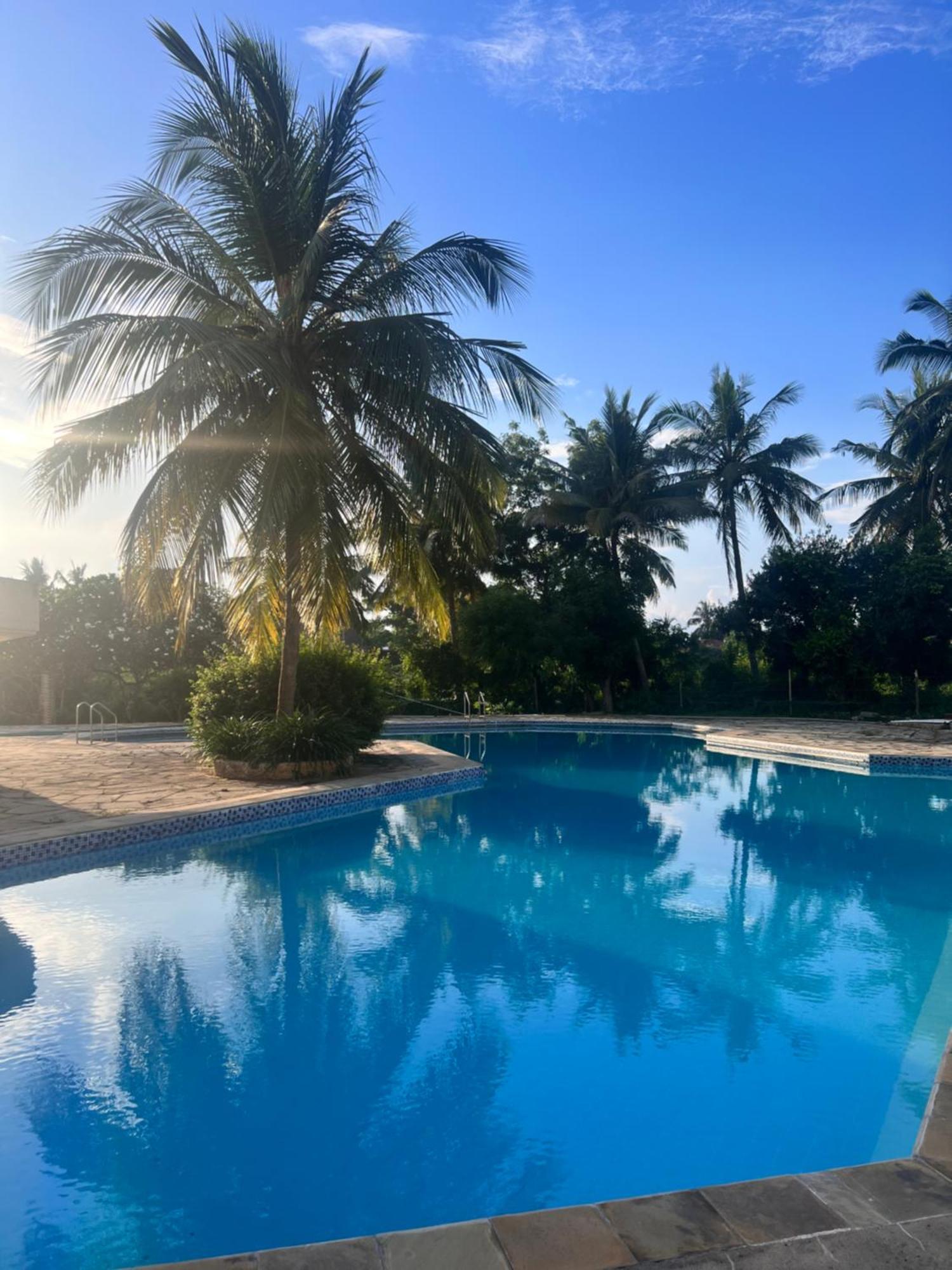 Waves And Wanderlust-Diani Beach Eksteriør bilde